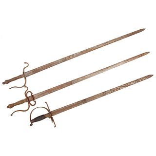 LOT OF THREE RAPIER SWORDS EARLY 19TH CENTURY Iron-forged rapier swords 