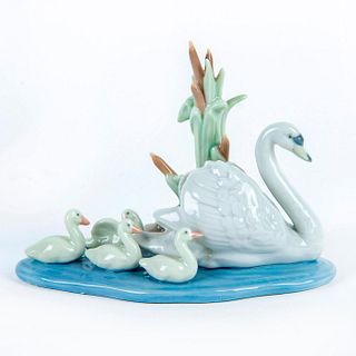Follow Me 1005722 - Lladro Porcelain Figure