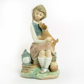 Girl with Lantern 1004910 - Lladro Porcelain Figure