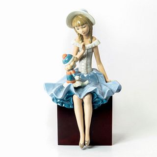 Suzy and Her Doll 1001378 - Lladro Porcelain Figure