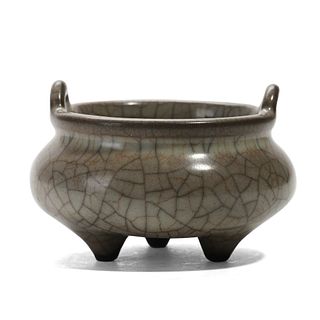 A GE-TYPE TRIPOD INCENSE BURNER WITH HANDLES