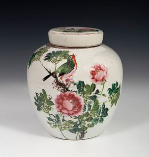 Pot with lid. Ginger jar. China, late 19th century.
Glazed porcelain.