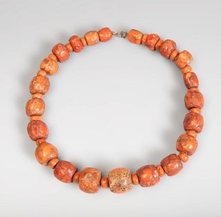 Necklace. Nepal, 20th century.
Fossilized coral.
