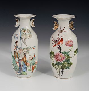 Pair of vases. China, Ming Period, late 19th century.
Glazed porcelain.
Seal at the base, in one of them.