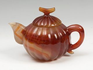 Teapot. China, 19th century
Cornelian.
It carries a label of origin of old collection.