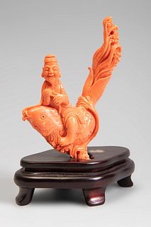 Figure mounted on fish. China, 20th century.
Coral.
Wooden base.
Weight: 88 gr (without base).