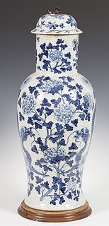 Vase. China, 19th century.
Porcelain. With wooden base.
With Pseudo-stamp.