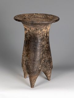 Li-type tripod vessel. China, late Neolithic, 6500-1600 BC).
Decorated pottery.