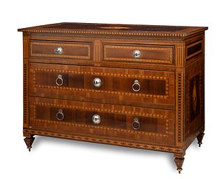 Mallorcan dresser Carlos IV. Mallorca, 18th century.
Walnut wood and lemongrass marquetry. Keyholes and handles in silver.
With keys.