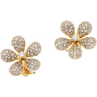 PAIR OF EARRING STUDS WITH DIAMONDS IN 14K YELLOW GOLD Brilliant cut diamonds ~0.80 ct. Weight: 2.5 g