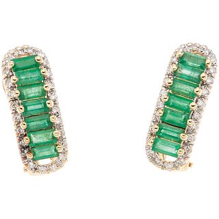 PAIR OF EARRINGS WITH EMERALDS AND DIAMONDS IN 14K YELLOW GOLD Rectangular cut emeralds and brilliant cut diamonds