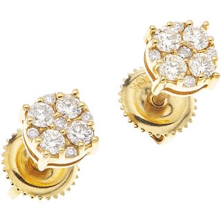 PAIR OF STUD EARRINGS WITH DIAMONDS IN 10K YELLOW GOLD Brilliant cut diamonds ~0.30 ct. Weight: 0.9 g