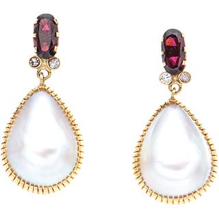 PAIR OF EARRINGS WITH HALF PEARLS, TOURMALINES, DIAMONDS AND 10K YELLOW GOLD SIMULANTS Weight: 9.8 g