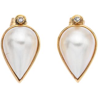PAIR OF EARRINGS WITH HALF PEARLS AND DIAMONDS IN 14K YELLOW GOLD White half pearls and 8x8 cut diamonds ~0.08 ct