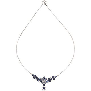 CHOKER WITH SAPPHIRES AND DIAMONDS IN 14K WHITE GOLD Oval cut sapphires ~4.20 ct, 8x8 cut diamonds ~0.10 ct. Weight: 8.6 g
