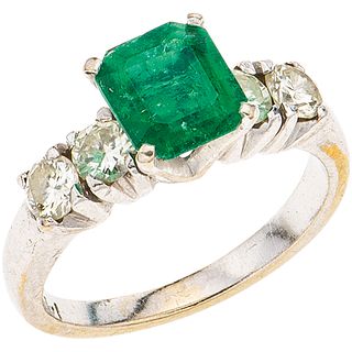 RING WITH EMERALD AND DIAMONDS IN 14K WHITE GOLD Octagonal cut emerald ~1.10 ct, Brilliant cut diamonds ~0.60 ct