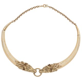 CHOKER WITH IVORY AND 18K YELLOW GOLD In manner of horses. Weight: 68.1 g