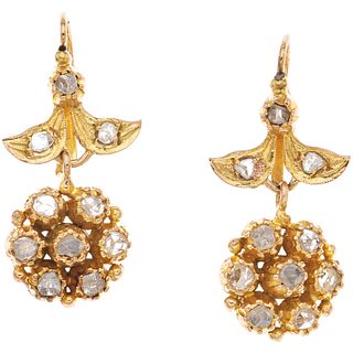 PAIR OF EARRINGS WITH DIAMONDS IN 10K YELLOW GOLD Faceted diamonds ~0.80 ct.  Weight: 8.6 g