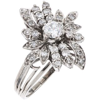 RING WITH DIAMONDS IN PALLADIUM SILVER Brilliant cut diamonds ~0.40 ct Clarity: I1, 8x8 cut diamonds ~0.50 ct. Talla: 9 ¾