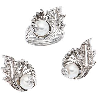 SET OF RING AND PAIR OF EARRINGS WITH CULTURED PEARLS AND DIAMONDS IN PALLADIUM SILVER Weight: 15.5 g