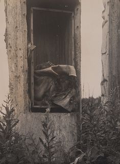Edward Curtis, Sepulture in a Post at Yan, 1915