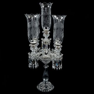 Candelabro. Siglo XX. Elaborado en cristal de Baccarat y metal. Para 5 luces. Con arandelas florales, fuste compuesto y sopo...