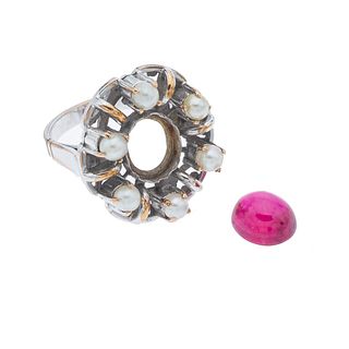 Anillo vintage con perlas y simulante en plata paladio. 6 perlas cultivadas color crema de 2 y 3 mm. Talla: 4 1/2. Peso: 7.1 g...