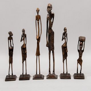 Lote de 6 esculturas. Siglo XX. Elaboradas en bronce. Personajes africanos. 43 cm altura (mayor).
