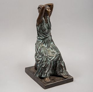 IGNACIO CASTAÑEDA.Mujer. Firmada y fechada 1991. Fundición en bronce patinado, P/A.  40 cm altura.