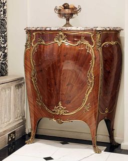 A French Louis XV-style amaranth and kingwood meuble d'appui,