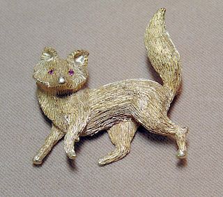 Gold fox pin