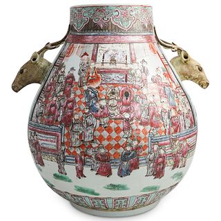 Antique Chinese Porcelain Hunting Vase