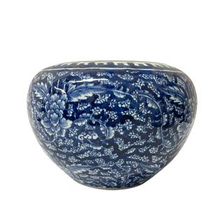 White and blue Chinese imperial style planter