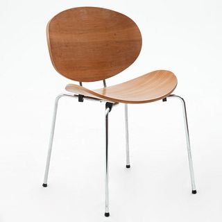 Silla. SXX. De la marca Moda In Casa. Estructura de metal tubular cromado, respaldo y asiento en madera moldeada.