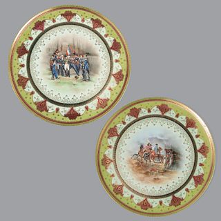 2 platones. México. SXX. Estilo Royal Viena. Elaborada en porcelana Guarneros y Cia. Napoleón y sus tropas.