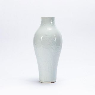 CHINESE CARVED BLANC DE CHINE LIUYEPING VASE