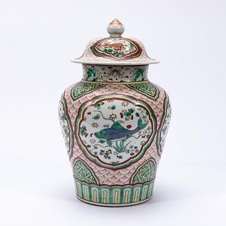 CHINESE WUCAI FISH DECORATED LIDDED TEMPLE JAR
