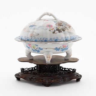 CHINESE EXPORT OVAL LIDDED PORCELAIN DISH ON STAND