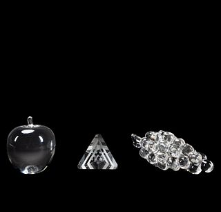 3 STEUBEN CRYSTAL PIECES, FRUIT & PAPERWEIGHT
