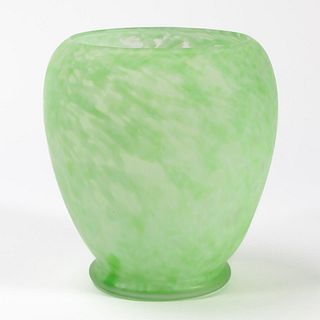 E. 20TH C. CARDER STEUBEN GREEN CINTRA GLASS VASE