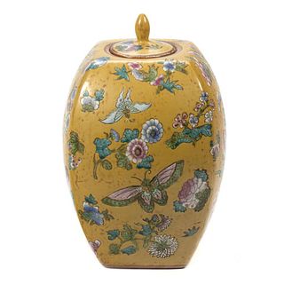 Early 20th Century Chinese Jar