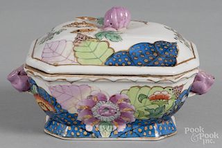 Chinese export style porcelain tobacco leaf tureen, 20th c., 4 3/4'' h., 8'' w.
