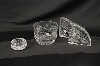 MIXED LOT OF FOUR PIECES OF CRYSTAL