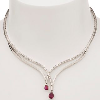Necklace made of 18kt white gold, diamonds and rubies in different sizes.