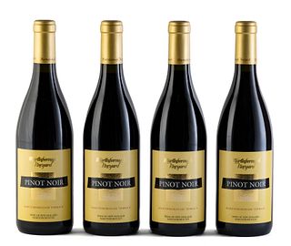 Four Martinborough bottles, 2004 vintage.
Martinborough Vineyard.
Category: red wine Pinot Noir. Martinborough (New Zealand).