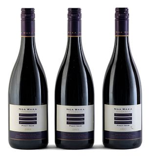 Three Nga Waka Martinborough bottles, vintage 2003.
Nga Waka Wineyard.
Category: red wine, Pinot Noir. Martinborough (New Zealand).