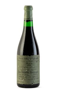 A Giuseppe Quintarelli-Recioto della Valpolicella Classico bottle, vintage 1983.
Category: red wine. Valpolicella D.O.C.. Negrar, Veneto (Italy).