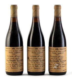 Three bottles Giuseppe Quintarelli - Amarone della Valpolicella Classico superiore, vintage 1981.
Category: red wine. Valpolicella D.O.C.. Negrar, Ven