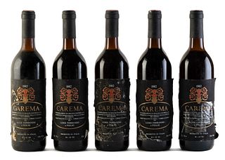 Five Carema bottles, black label, vintage 1982.
Category: red wine. Carema D.O.C.. Ivrea, Piedmont (Italy).