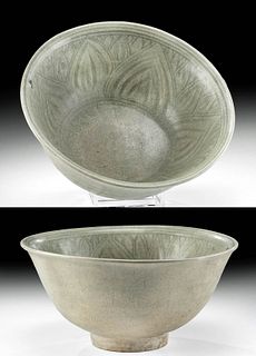 16th C. Thai Sawankhalok Celadon Pottery Bowl